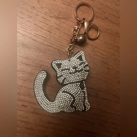Rhinestone Cat Keychain - Picture 3 of 4